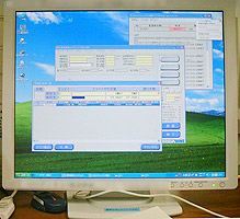 バス営業所では24時間体制でPCが運用され、常に運行状況を分析・活用している