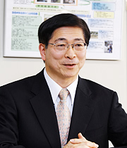 戸田市教育委員会事務局 次長 江添信城氏