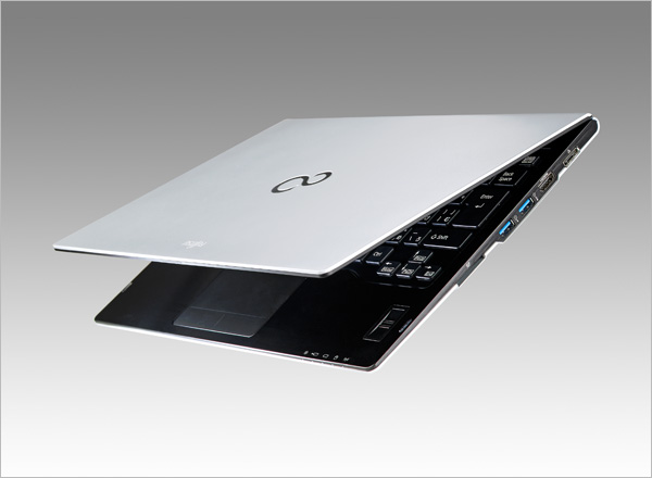 LIFEBOOK U772/G 外観
